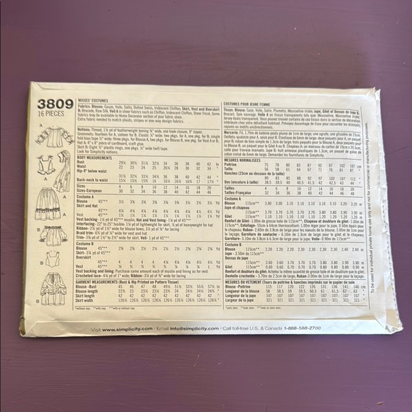 Simplicity Renaissance Costume Collection - Picture 3 of 8